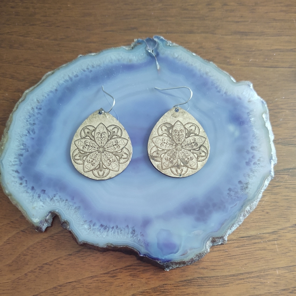 💛Etched Flower Earrings💛